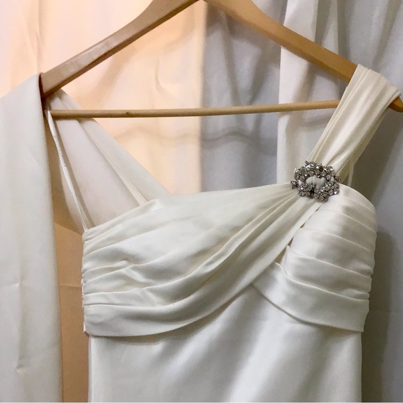 David’s Bridal Wedding Dress - Picture 15 of 15